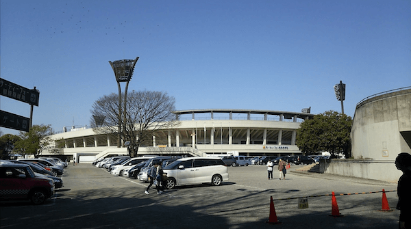 相模原市内にある淵野辺公園の相模原球場の写真です。