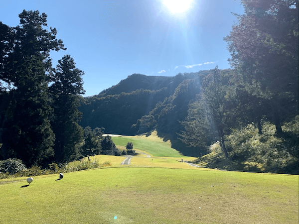 相模原市にあるゴルフ場「神奈川カントリークラブ」の写真です。