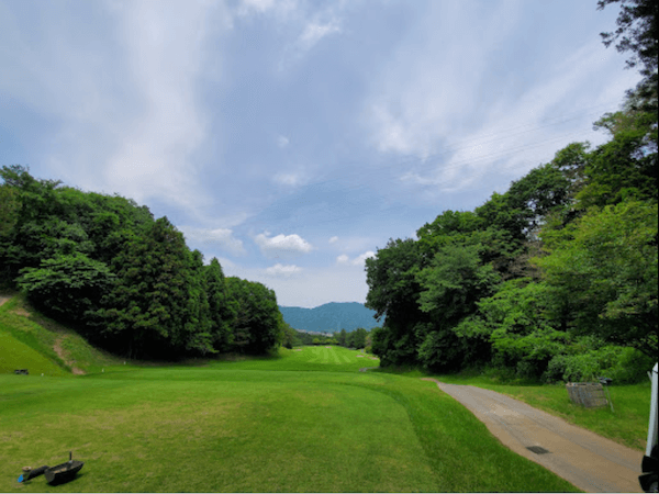 相模原市にあるゴルフ場「津久井湖ゴルフ倶楽部」の写真です。