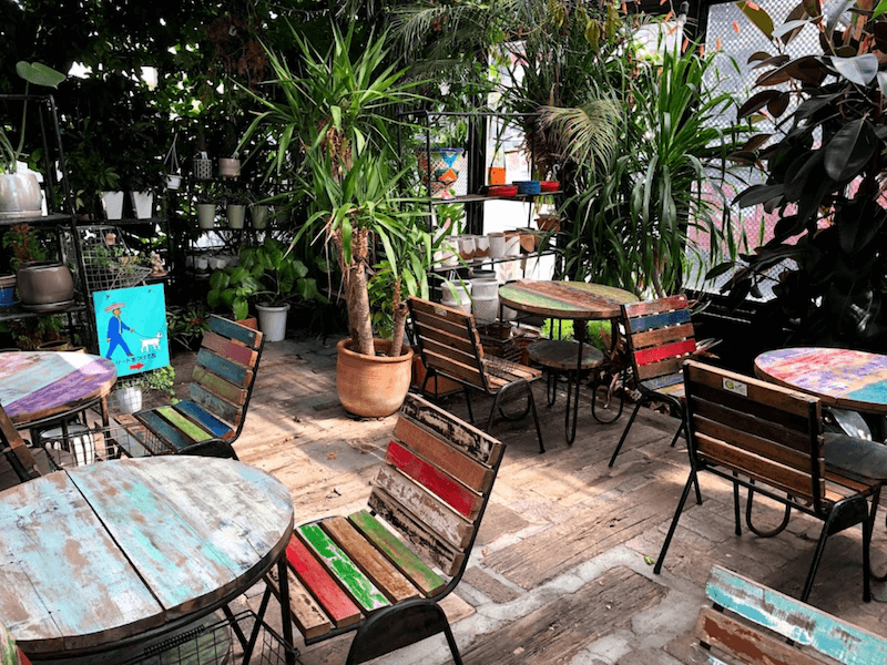 相模原市中央区の駐車場付きカフェ「レインボーカフェ」